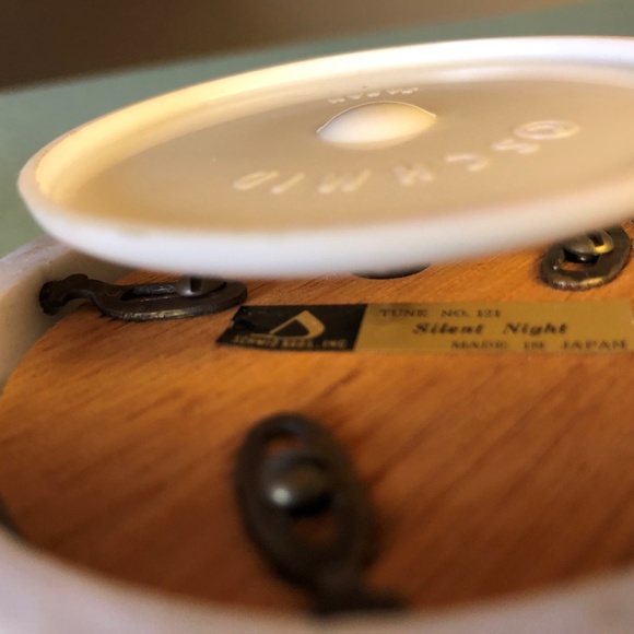 VINTAGE SCHMID BROS WIND UP  TURNING ANGEL ACCORDIAN  HUMMEL CANDLE HOLDERS - Picture 7 of 8